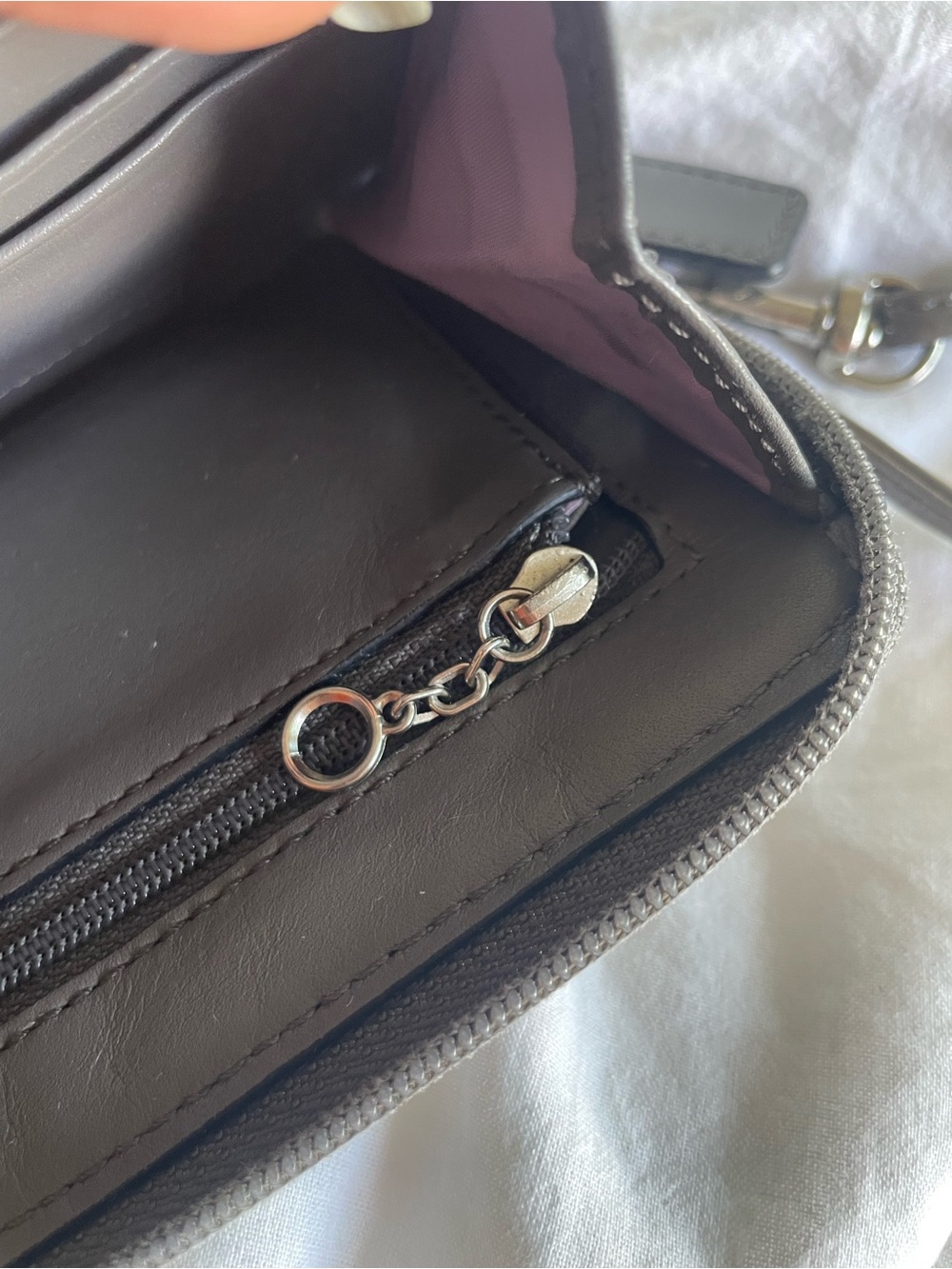 Vintage Y2K Coach Shimmery Metallic Gray & Black Ocelot Print Zip Around Wallet - Picture 7 of 9